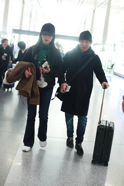 Actrice Chinoise Yao Chen Gauche Son Mari Sont Photographiés Aéroport — Photo