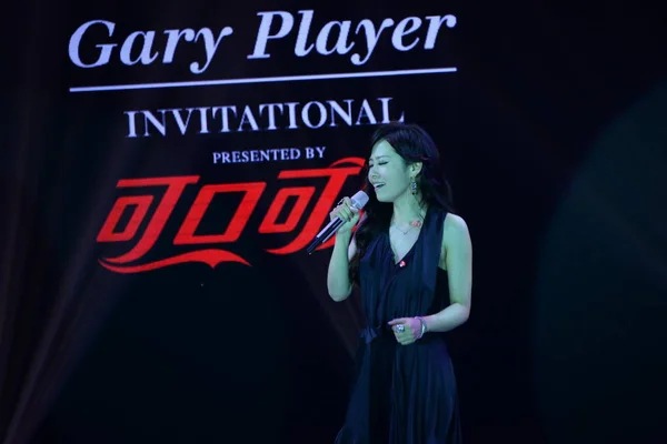 Cantora Chinesa Zhang Liangying Apresenta Durante Gala Caridade Gary Player — Fotografia de Stock