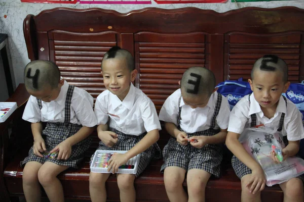 Jährige Chinesische Vierlinge Mit Dem Nachnamen Jiang Mit Zahlenförmigen Frisuren — Stockfoto
