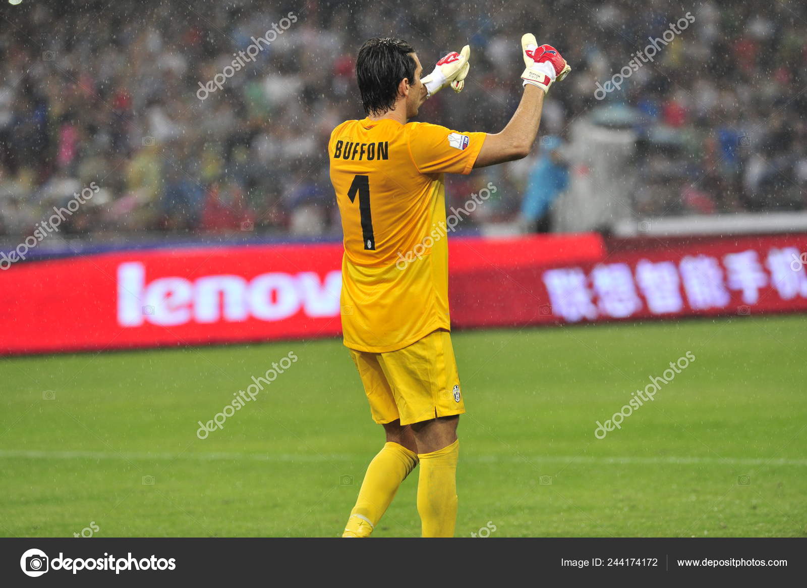 Referee danilo hi-res stock photography and images - Alamy