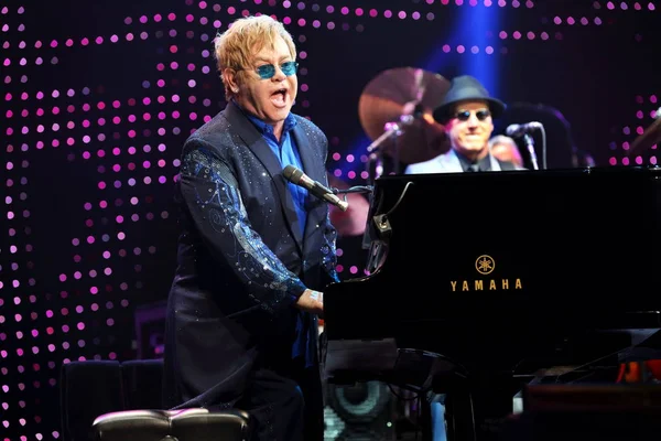 Chanteur Anglais Elton John Produit Lors Son Concert Aréna Mercedes — Photo