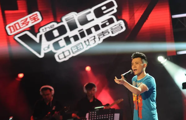 Concursante Canta Durante Una Sesión Voice China Reality Show Shanghai —  Fotos de Stock