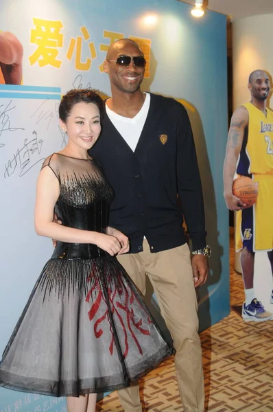 Superstar Nba Kobe Byrant Attrice Cinese Qing Partecipano Banchetto Beneficenza — Foto Stock