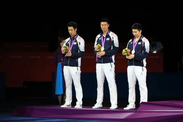 Medallistas Plata Corea Del Sur Posan Podio Ceremonia Entrega Premios —  Fotos de Stock