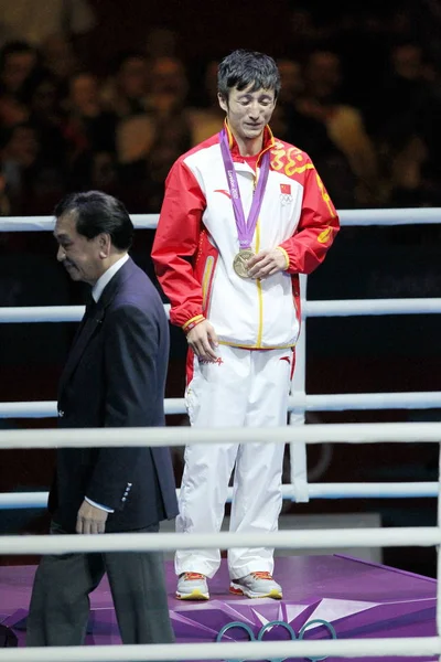 Medallista Oro Zou Shiming China Posa Ceremonia Premiación Del Peso — Foto de Stock
