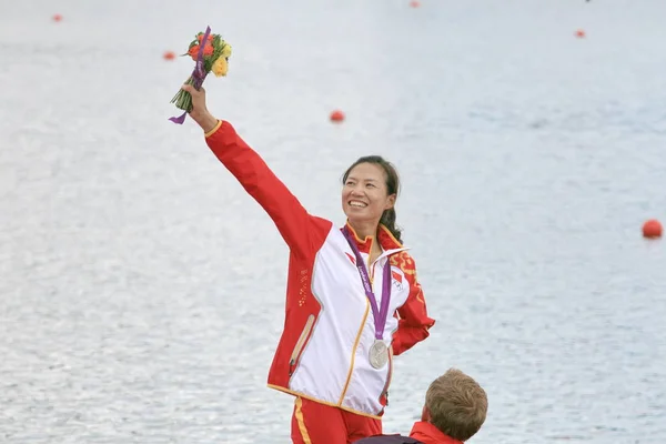 Medaliatul Argint Dongxiang Din China Sărbătorește Cadrul Ceremoniei Premiere Evenimentului — Fotografie, imagine de stoc