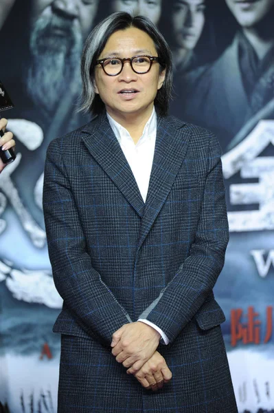 Χονγκ Κονγκ Σκηνοθέτης Πίτερ Τσαν Θέτει Στο Κόκκινο Χαλί Καθώς — Φωτογραφία Αρχείου