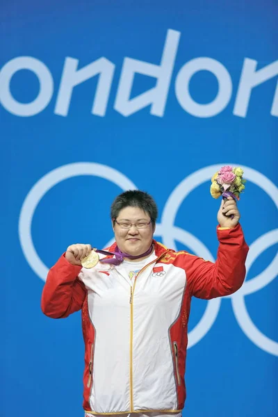 Guldmedaljevinder Zhou Lulu Kina Udgør Prisoverrækkelsen Kvinder Vægtløftning Begivenhed Olympiske - Stock-foto