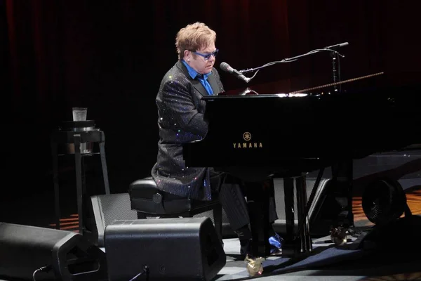 Cantor Britânico Elton John Apresenta Durante Seu Concerto Taipei Taiwan — Fotografia de Stock