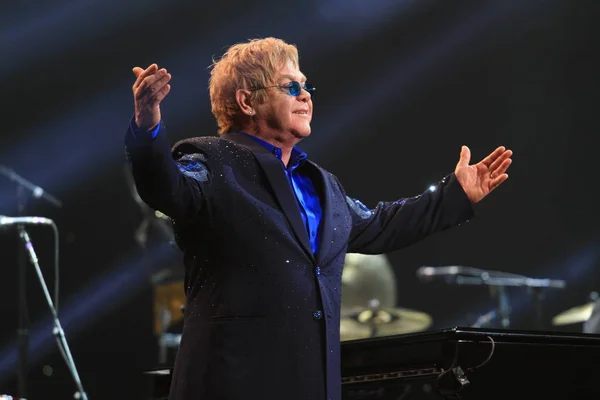 Cantante Inglés Elton John Actúa Durante Concierto Mercedes Benz Arena — Foto de Stock