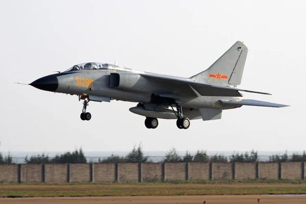 Fighter Bomber Lands Zhuhai Sanzao Airport Preparation 9Th China International — 图库照片