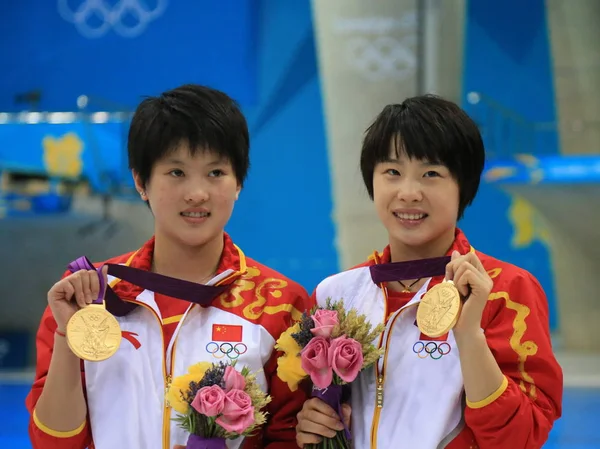 Les Médaillées Chen Ruolin Gauche Wang Hao Chine Montrent Leurs — Photo