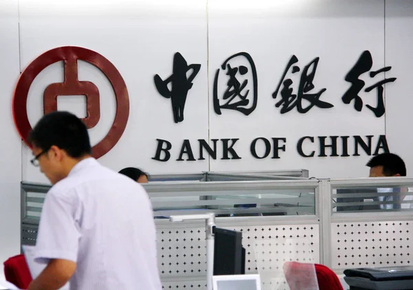 Empregados Chineses Trabalham Uma Filial Banco China Boc Cidade Nantong — Fotografia de Stock