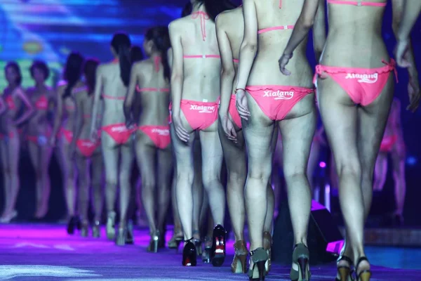 Competidores Vestidos Biquíni Desfilam Final Concurso Mundial Miss Bikini Cidade — Fotografia de Stock