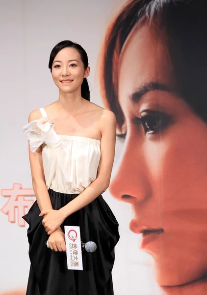 Kinesiska Sångerskan Och Skådespelerskan Cecilia Han Xue Poser Vid Lansering — Stockfoto