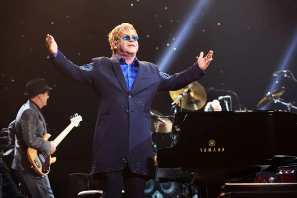Brits Zanger Elton John Presteert Tijdens Zijn Concert Mercedes Benz — Stockfoto