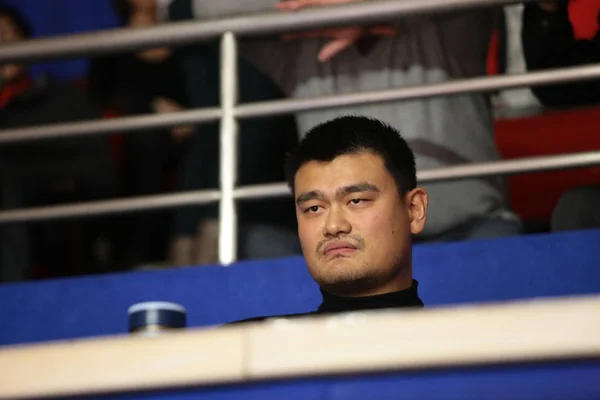Pensionerad Kinesiska Basket Superstar Yao Ming Klockor Den Omgången Matchen — Stockfoto