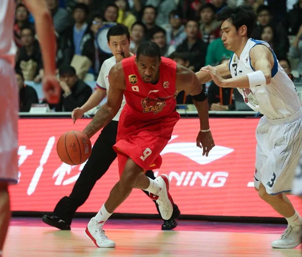 Tracy Mcgrady Qingdao Kartal Sol Zorluklar Liu Ziqiu Shanghai Köpekbalığı — Stok fotoğraf