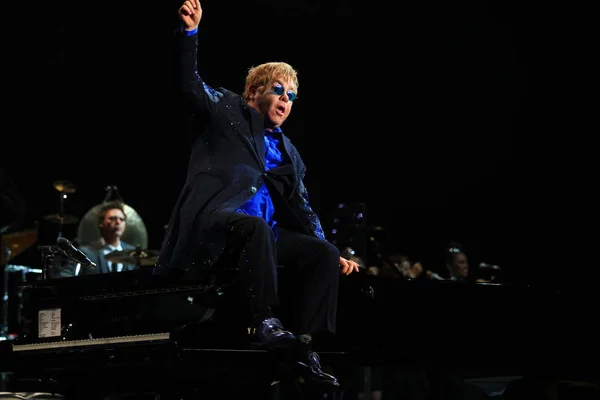 Cantante Inglés Elton John Actúa Durante Concierto Mercedes Benz Arena — Foto de Stock