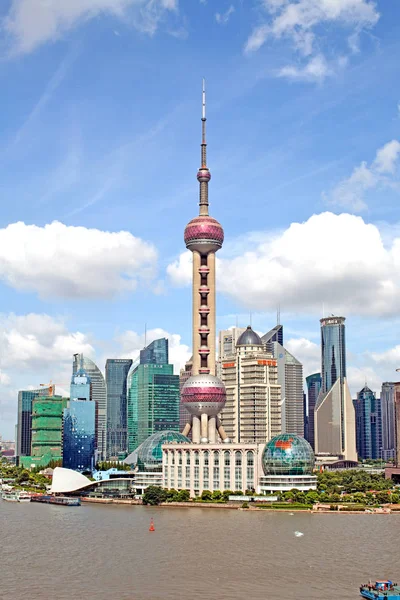 東方明珠テレビ塔と他の高層ビル 2012 浦東の高層ビルと陸家嘴金融街のスカイライン — ストック写真
