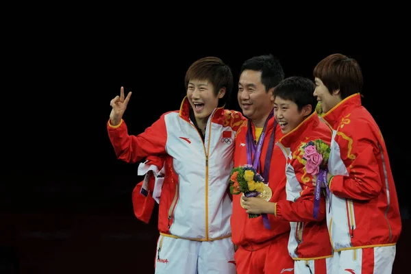 Gauche Droite Les Médaillées Ding Ning Entraîneure Shi Zhihao Guo — Photo