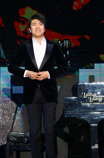 Pianista Chino Lang Lang Posa Durante Una Celebración Del Estreno —  Fotos de Stock