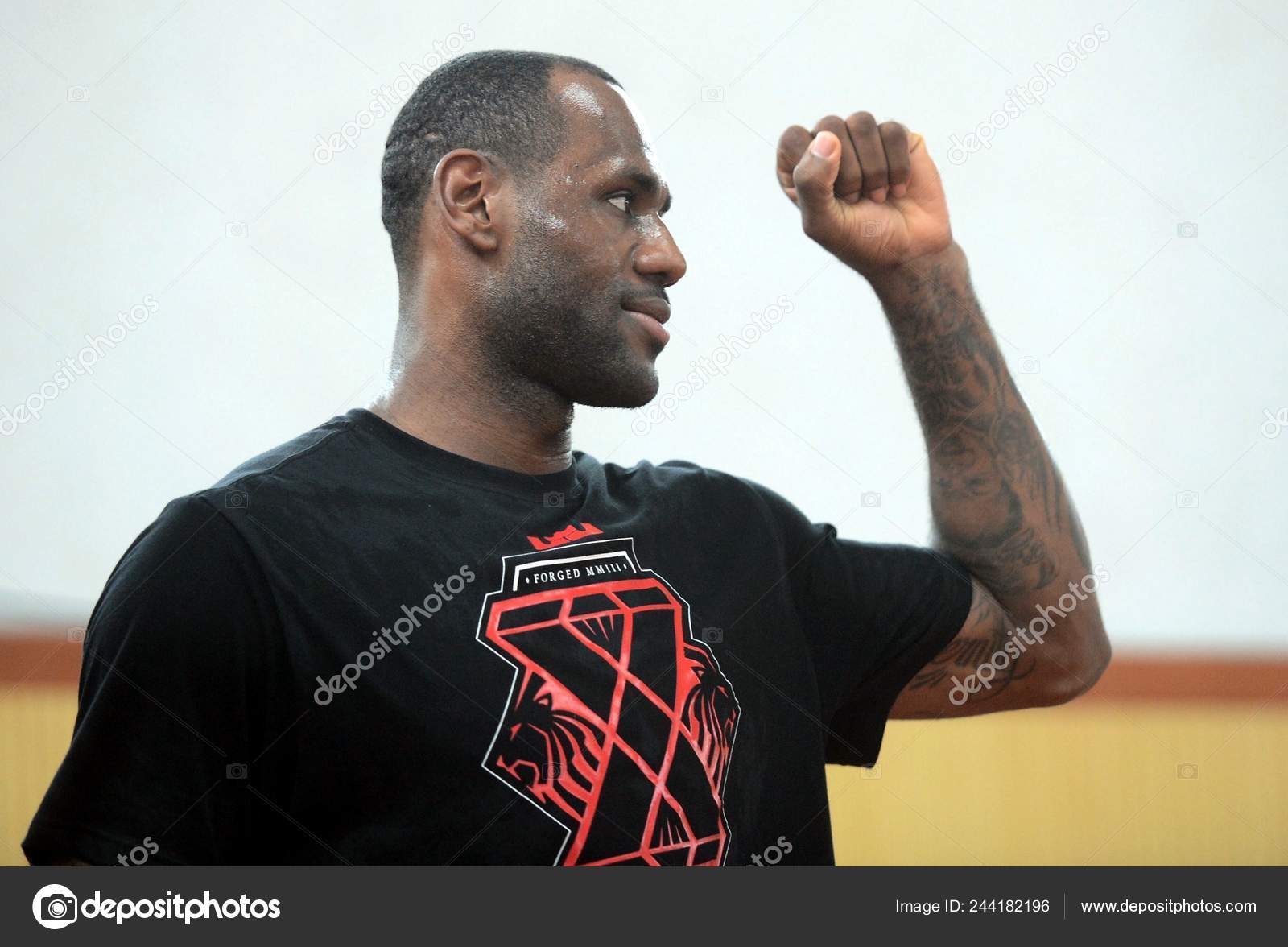 Nba Star Miami Heat Lebron James Poses His China Tour — Stock