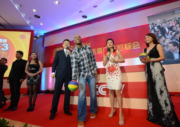 Stephon Marbury Beijing Ducks Center Throws Ball Cctv 2013 Prime — Stock Photo, Image