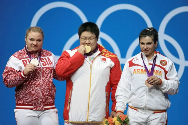 Från Vänster Silvermedaljör Tatiana Kashirina Ryssland Guldmedaljör Zhou Lulu Kina — Stockfoto