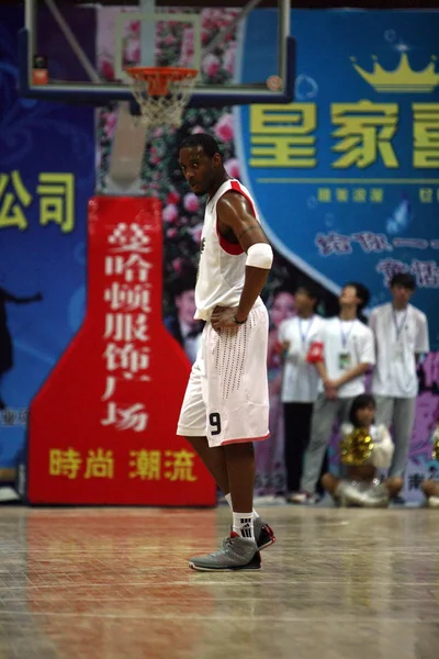 Tracy Mcgrady Qingdao Sasok Jelent Egy Barátságos Kosárlabda Mérkőzés Ellen — Stock Fotó