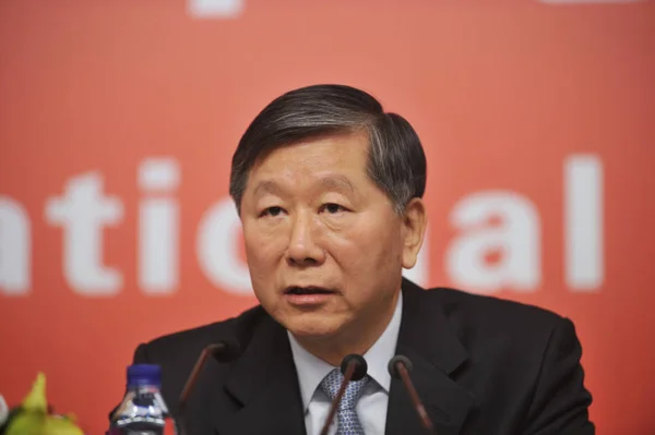 Shang Fulin Przewodniczący Chińskiej Komisji Bankowej Odpowiada Pytanie Konferencji Prasowej — Zdjęcie stockowe