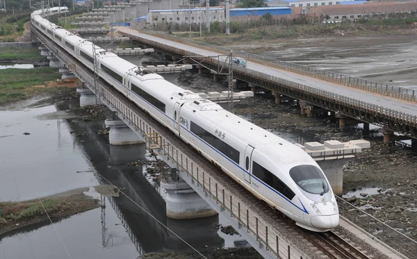 Tren Bala Crh China Railway High Speed Pasa Por Puente —  Fotos de Stock