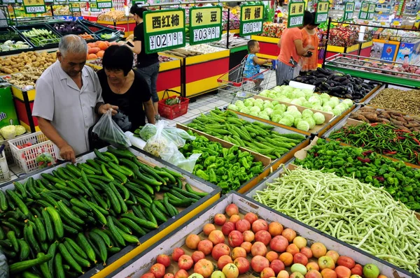 Покупатели Покупают Овощи Супермаркете Уезде Танг Города Линьи Восточная Провинция — стоковое фото
