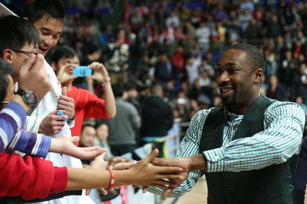 Gilbert Arenas Shanghai Sharks Shakes Hands Chinese Fans 4Th Match — Stock Photo, Image