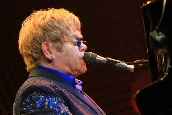 Engelska Sångare Elton John Utför Sin Konsert Mercedes Benz Arena — Stockfoto