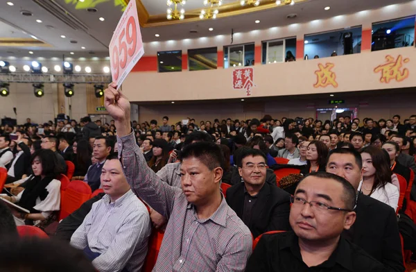 Participant Bids Cctv 2013 Prime Time Advertising Auction Beijing China — Stock Photo, Image