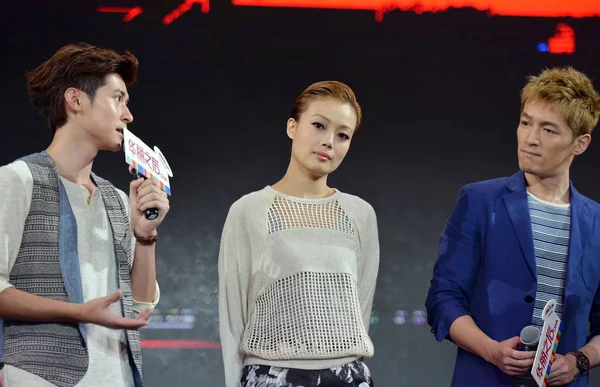 左から 香港の歌手で俳優のカルロス チャン 香港の歌手で女優のジョーイ 中国の歌手で俳優のフー 2012年8月12日 中国中部の湖北省武漢市で行われた映画 ディーバ の記者会見に出席した — ストック写真