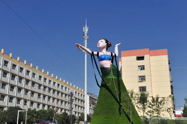 Vue Sculpture Apsara Volant Dans Ville Urumqi Province Xinjiang Nord — Photo