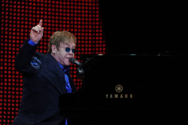 Cantor Inglês Elton John Apresenta Durante Seu Concerto Centro Convenções — Fotografia de Stock