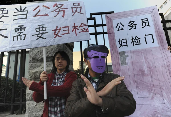 Des Jeunes Étudiants Chinois Protestent Devant Département Des Ressources Humaines — Photo