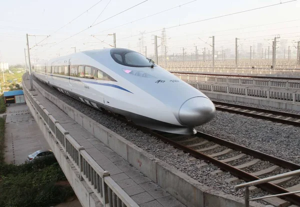 Tren Bala Crh380A Viaja Tren Alta Velocidad Beijing Guangzhou Ciudad —  Fotos de Stock