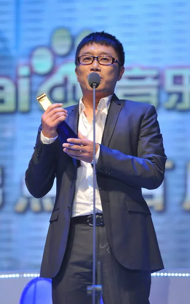 2012年12月2日 中国歌手庞龙在中国北京举行的百度沸点颁奖仪式上获奖 — 图库照片