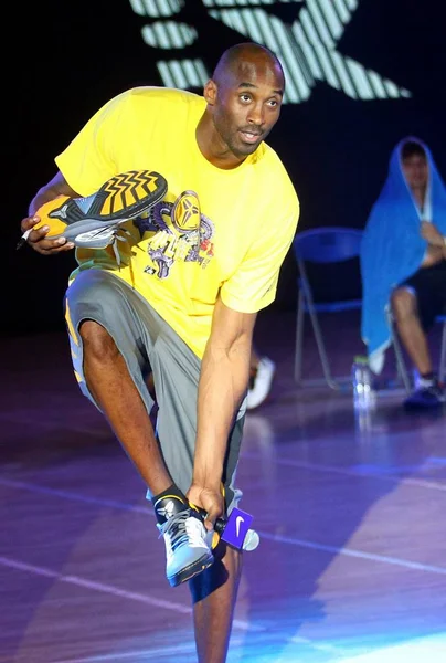 Kobe Bryant Superstar Nba Pose Lors Tournée Chine Dans Ville — Photo