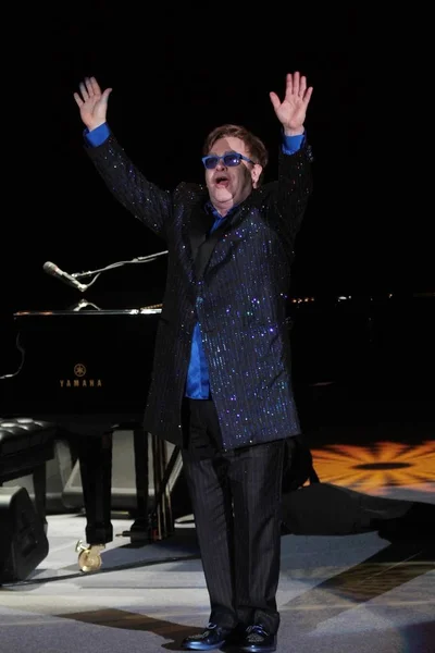 British Singer Elton John Waves Fans His Concert Taipei Taiwan — Stock Photo, Image