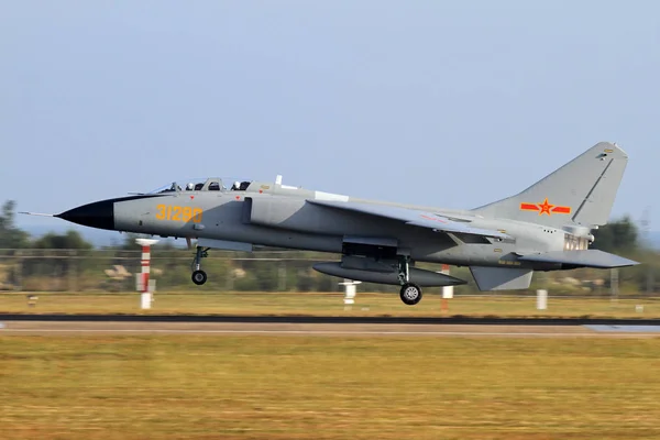 Fighter Bomber Lands Zhuhai Sanzao Airport Preparation 9Th China International — 图库照片