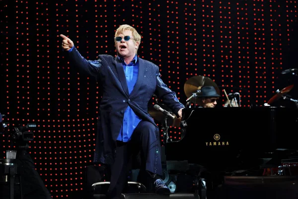 Engelska Sångare Elton John Utför Sin Konsert Mercedes Benz Arena — Stockfoto