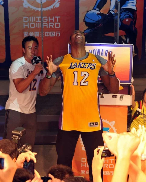 Nba Csillag Dwight Howard Sárga Los Angeles Lakers Jelent Rajongók — Stock Fotó