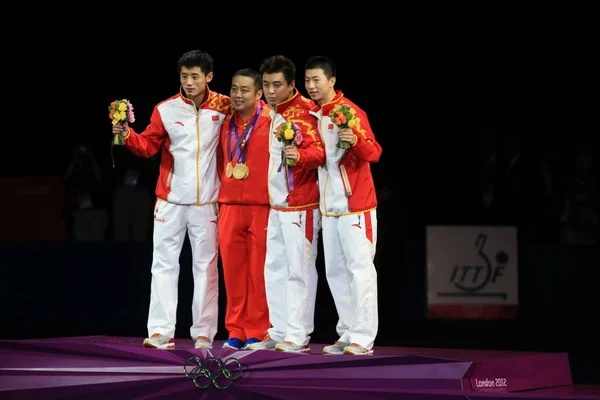 Esquerda Medalhistas Ouro Zhang Jike Treinador Liu Guoliang Wang Hao — Fotografia de Stock