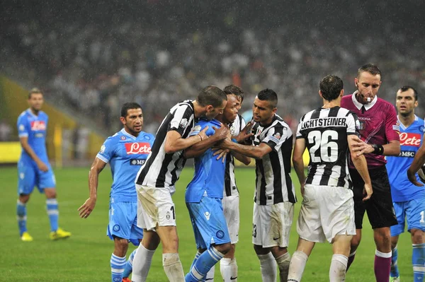 Spelare Napoli Blått Och Juventus Argumentera Sin Italienska Super Cup — Stockfoto
