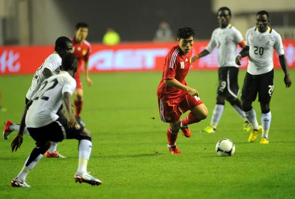Chinas Zheng Zhi Centreren Dribbels Tegen Ghana Hun Vriendschappelijke Voetbalwedstrijd — Stockfoto